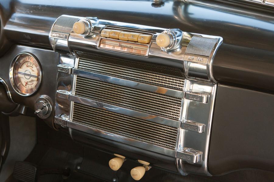 Детали интерьера Buick Roadmaster Sedanet (76S-4707) 1946 года  (фото 21 из 26)